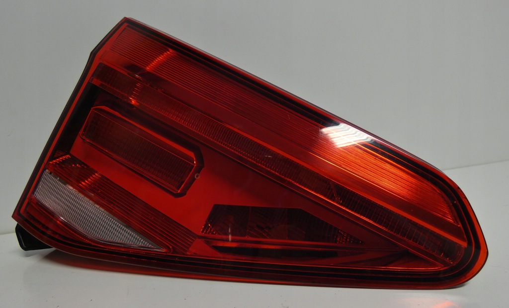 фото №1, Vw touran 3 5ta945093d 2015- лампа задня ліва задня led