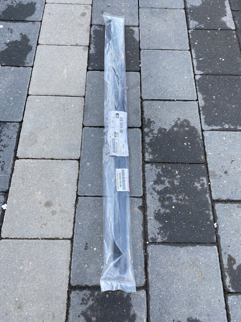 фото №1, Aygo 05-1 прокладка стекло дверь молдинг перед правый