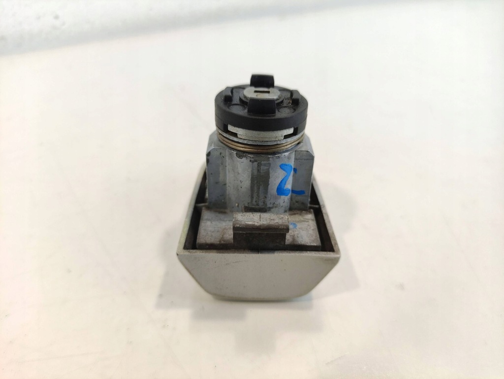 фото №8, Volvo xc60 09-13 замок двері правий перед 30784964