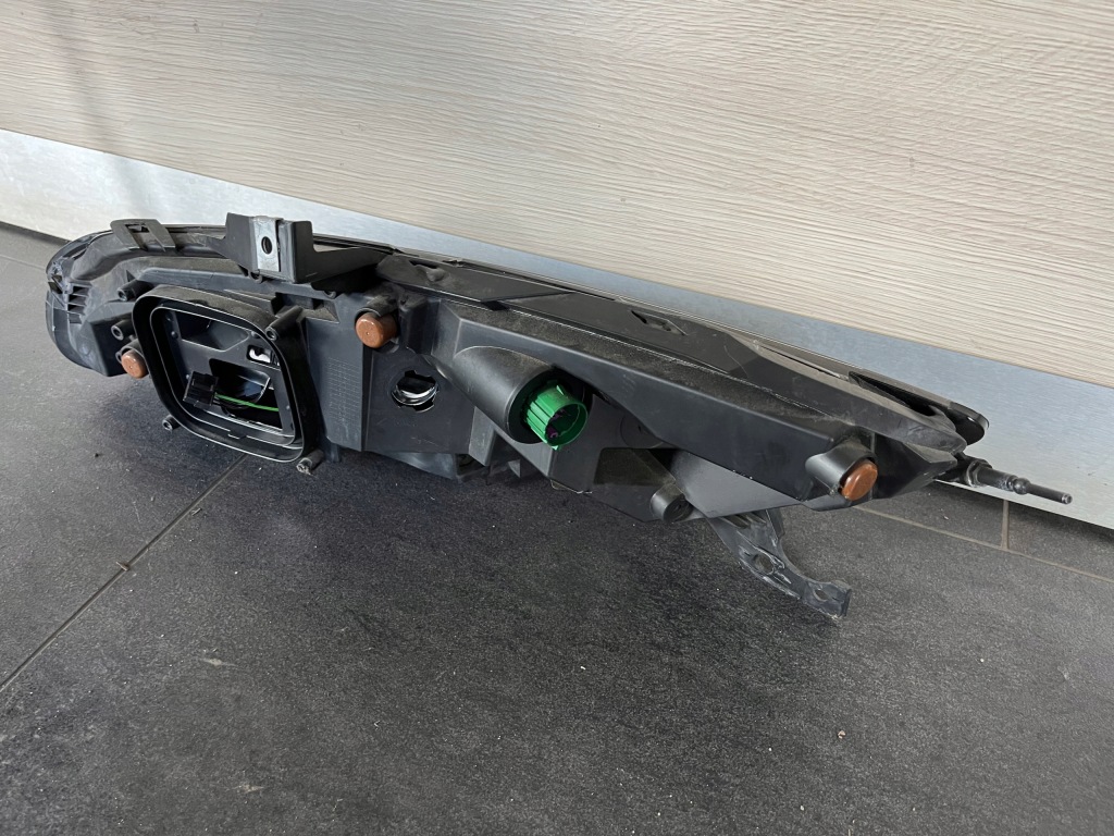 Фара правый  drl led jeep cherokiee 68157104ao с Разборки