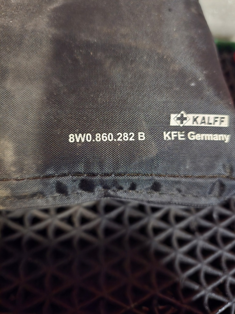 Жилет відбиваюча аптечка допомоги audi a4 b9 8w0860282b 8w0093056 в Україні