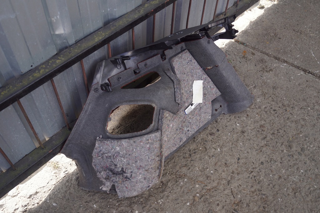 фото №9, Обшивка багажника правый volvo c30