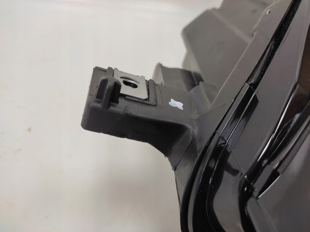 Tesla model 3 lift y лампа ліва перед full led 20- Зі Шроту