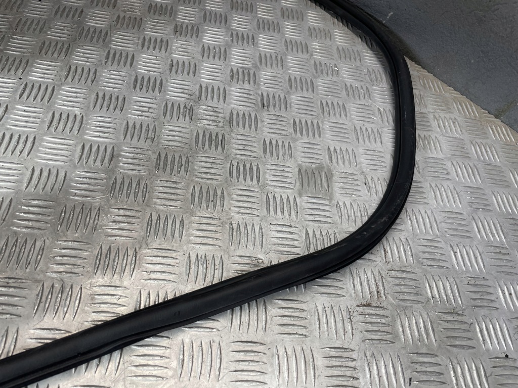 фото №6, Vw passat b8 прокладка дверь левый задняя 3g9867913