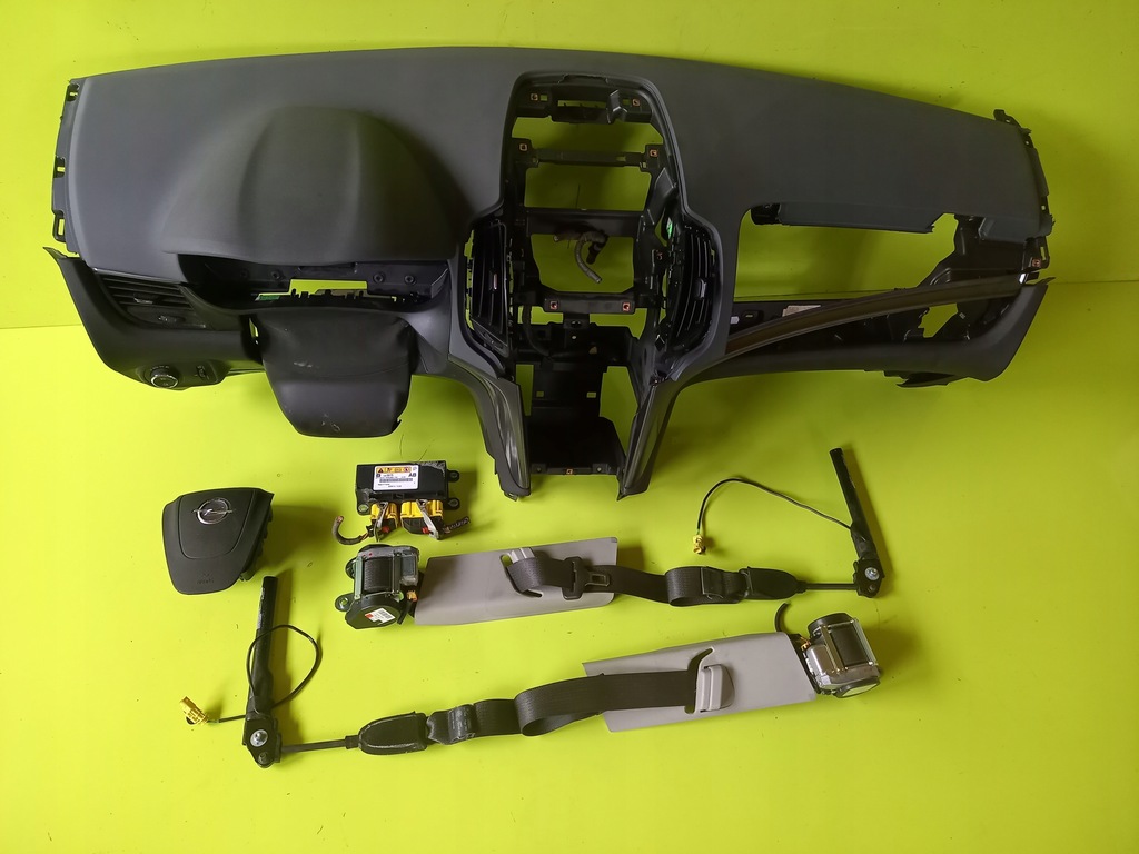 фото №1, Панель приладів консоль подушки безпеки подушка безпеки ремені opel zafira c 12r