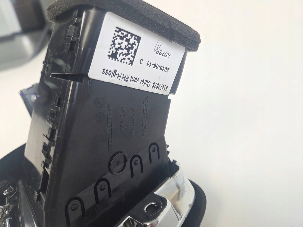 фото №13, Volvo v60 ii 2018 dekor панели решётки обдув 31651196