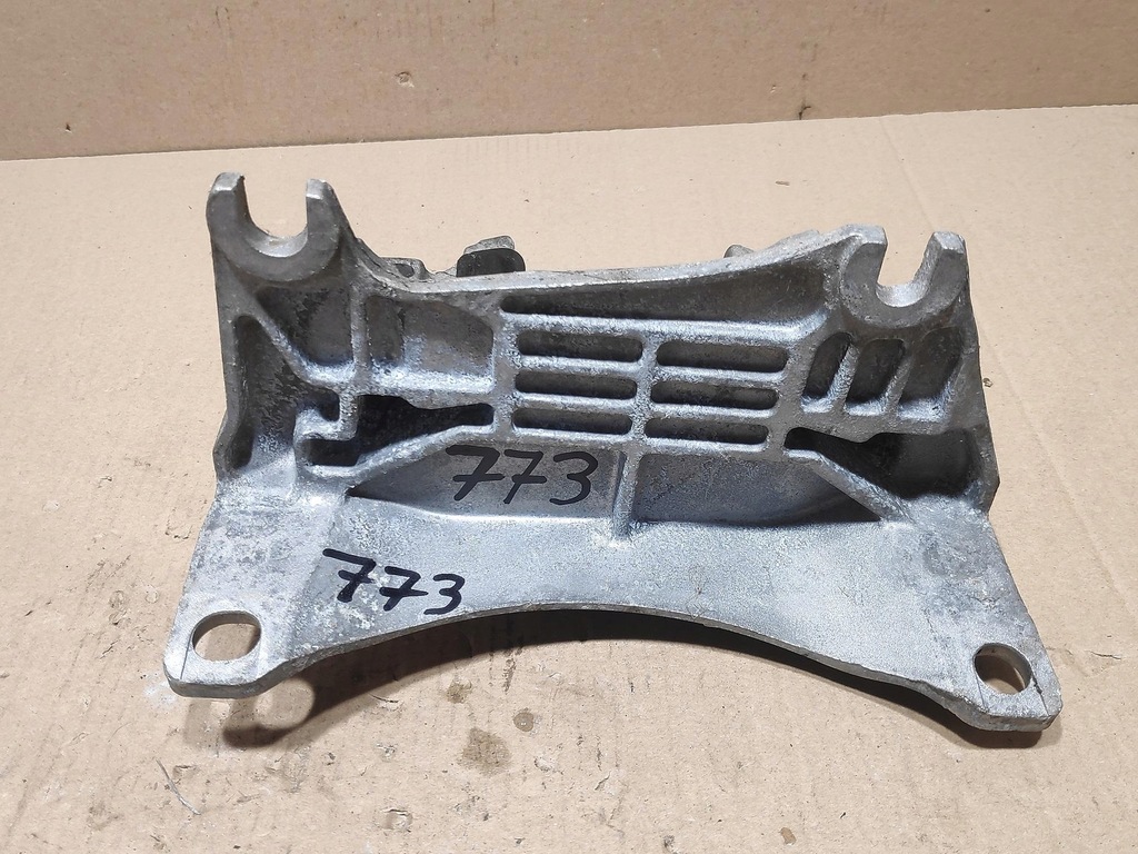 фото №1, Кронштейн подушка двигателя кронштейн 1.4tce renault megane iii 112200014r
