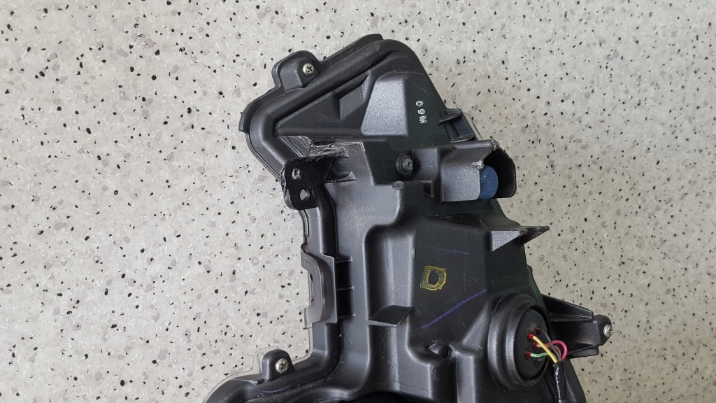 Toyota prius prime 2017 - правый  противотуманная фара led drl 3183 Оригинал