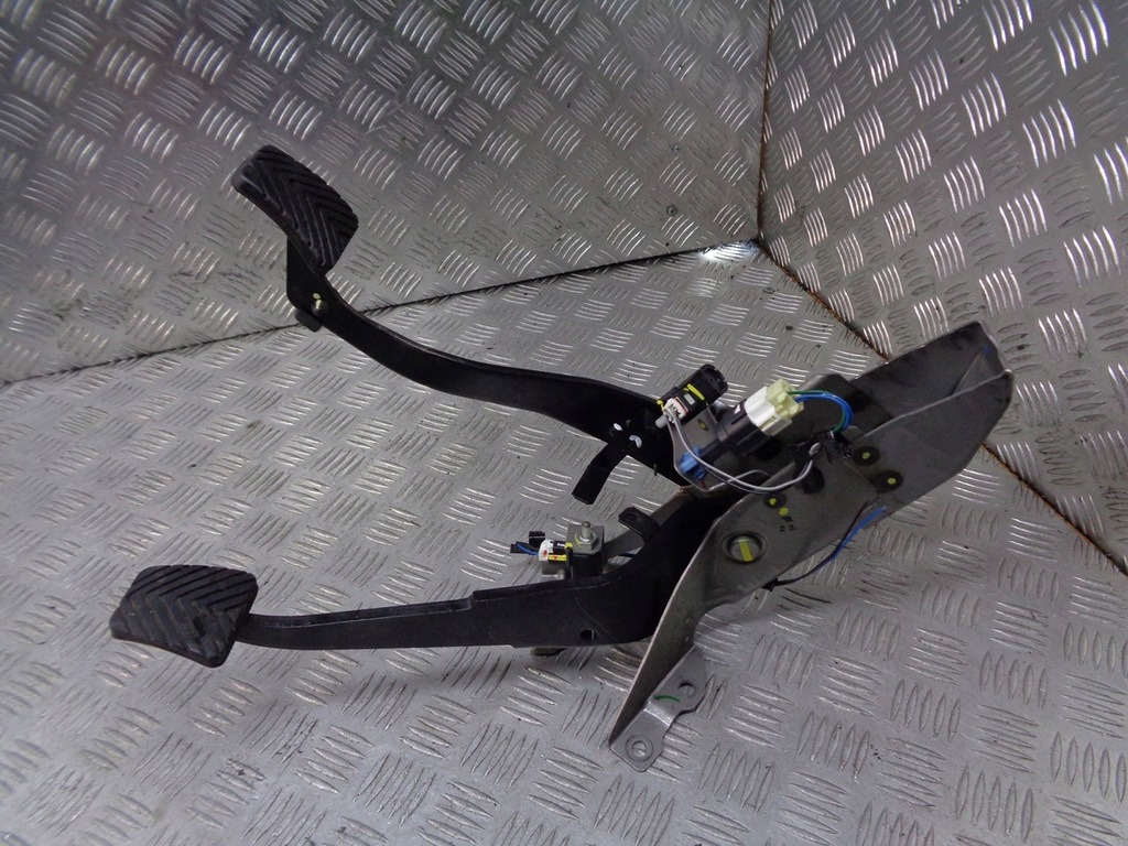 фото №1, Педали комплект mitsubishi space star ii