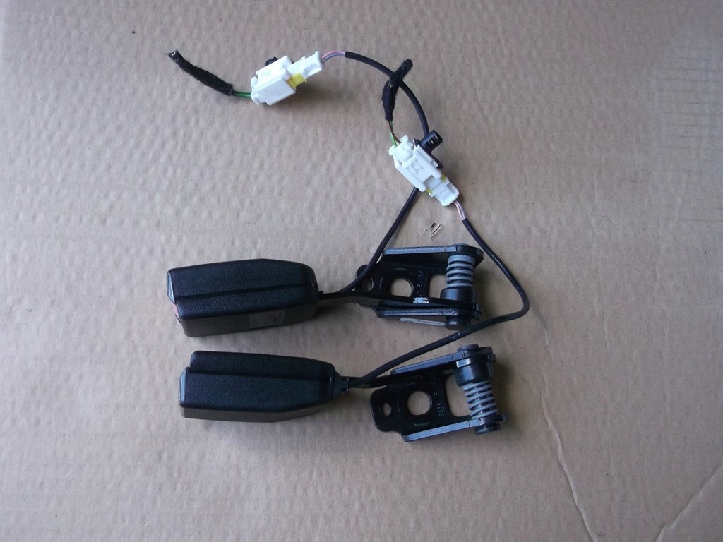 фото №1, Peugeot 308 cc клипса поперечина задняя