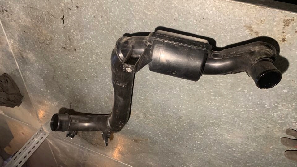 фото №1, Trafic vivaro ii 2,0 труба интеркулер 8200760909