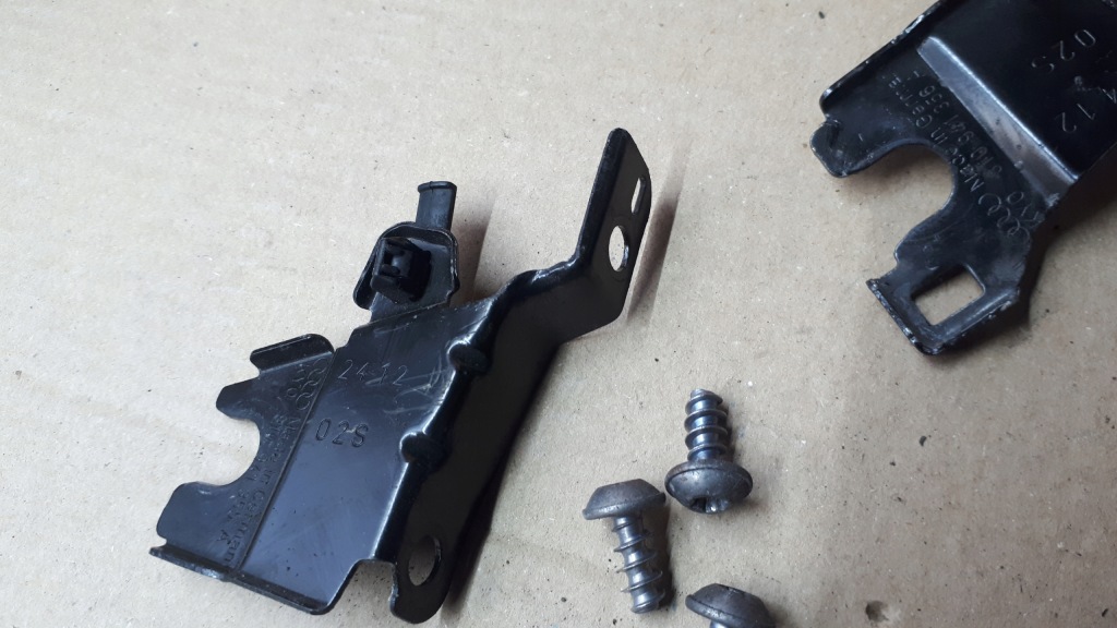 A4 b8 рестайлінг  a5 кронштейн лампа поперечина перед комплект в Україні