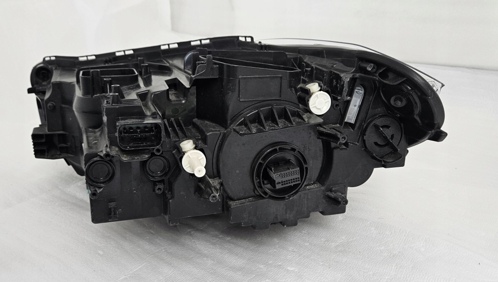 Фара правый  перед full led bmw x1 f48 2015- Цена