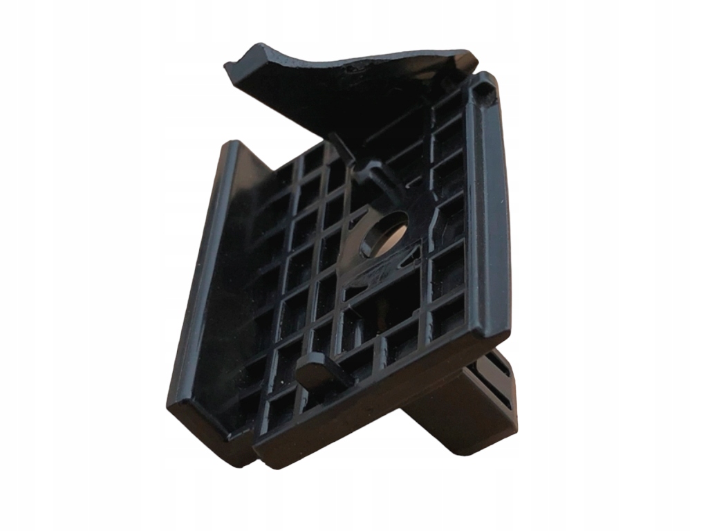 фото №1, Element кріпильний бампера правий перед 108417200f tesla model 3 2017-20