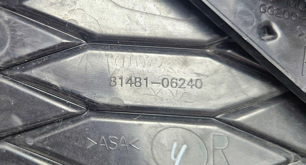 фото №14, Решётка бампера решётка радиатора правая toyota camry гибрид hybrid se 81481-06240