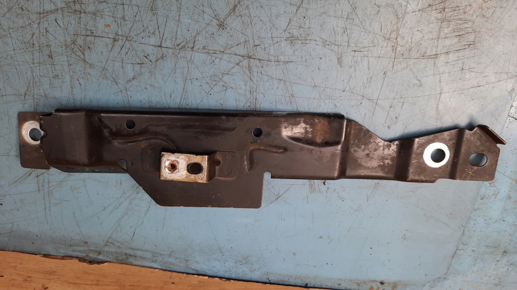 фото №1, Кронштейн кронштейн крыла правое volvo 90 ii s90