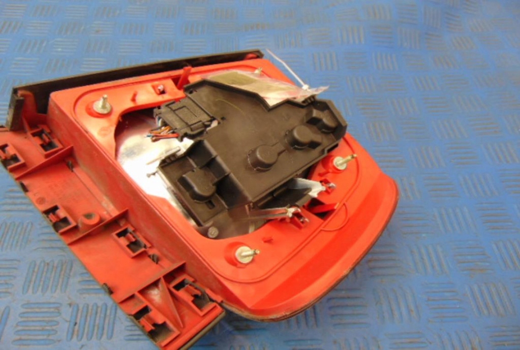 Audi a4 b5 sedan лампа задняя правая Недорого