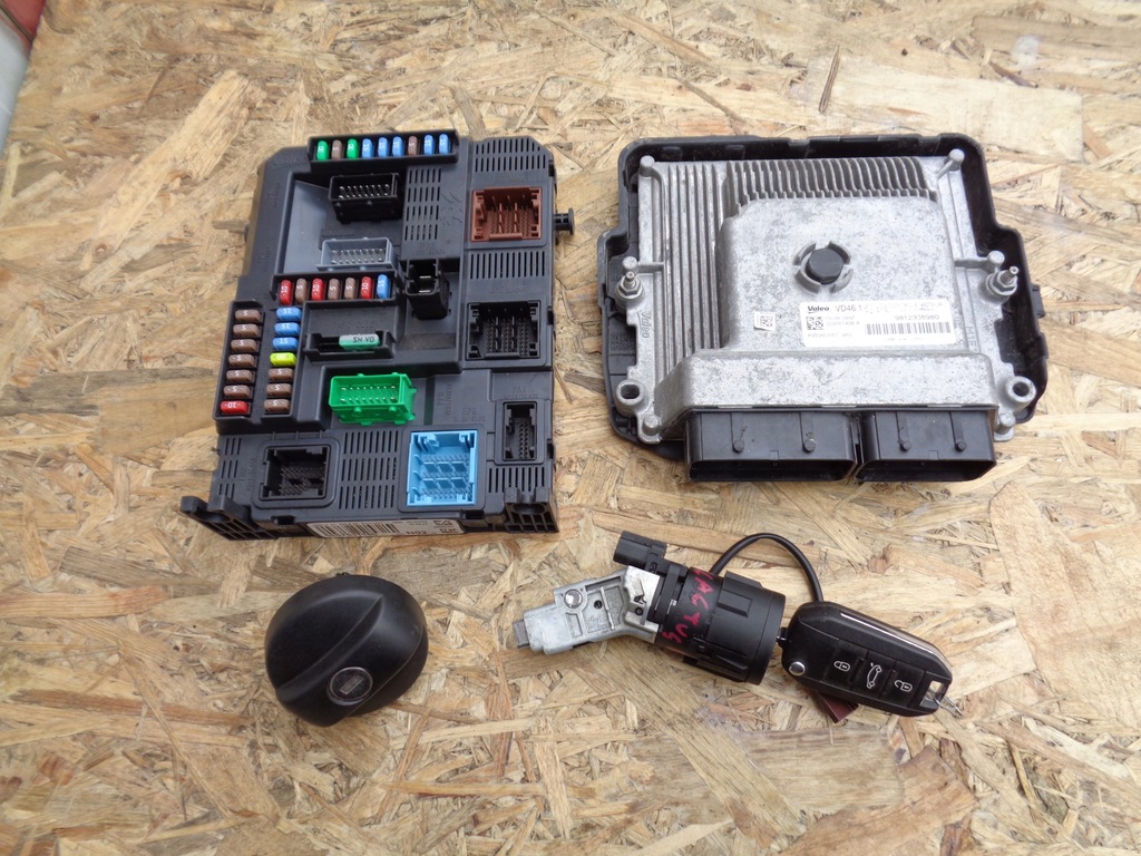 фото №1, Citroen c4 cactus 1.2 thp набор стартовый блок управления