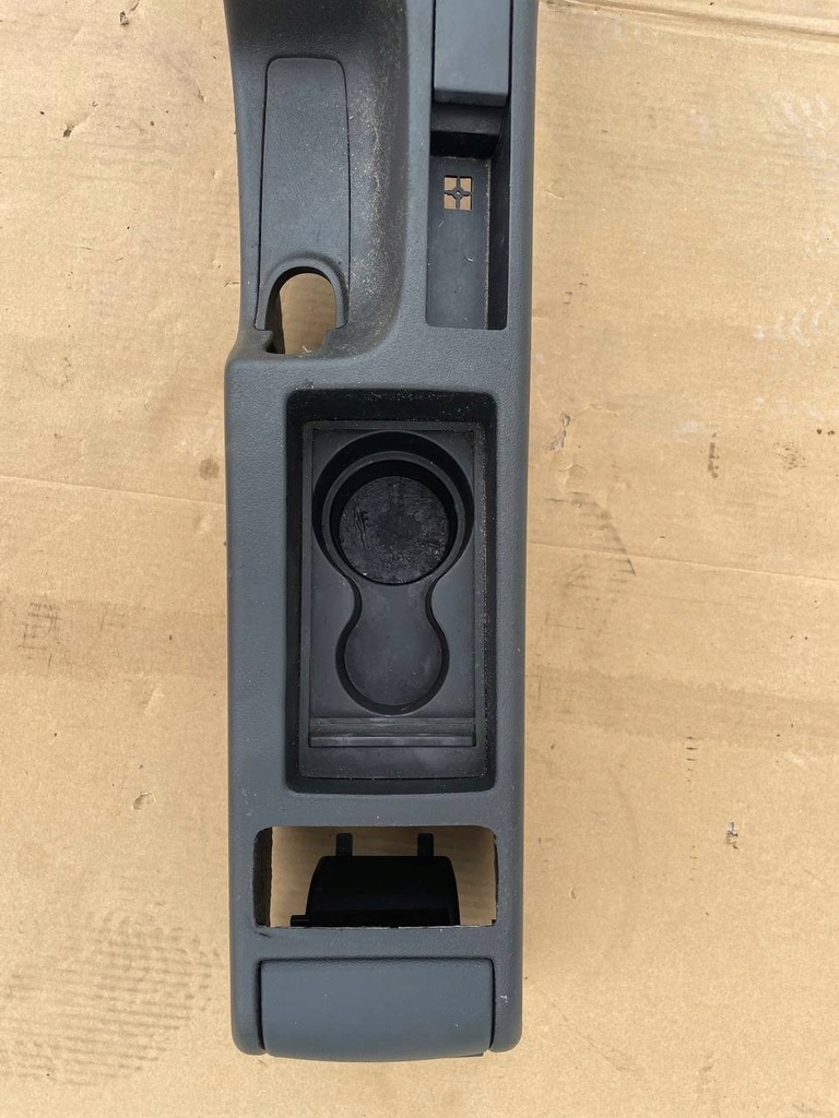 фото №9, Audi a3 8p1 роз'єм прикурювача з панель w тунель середній 8p0863284