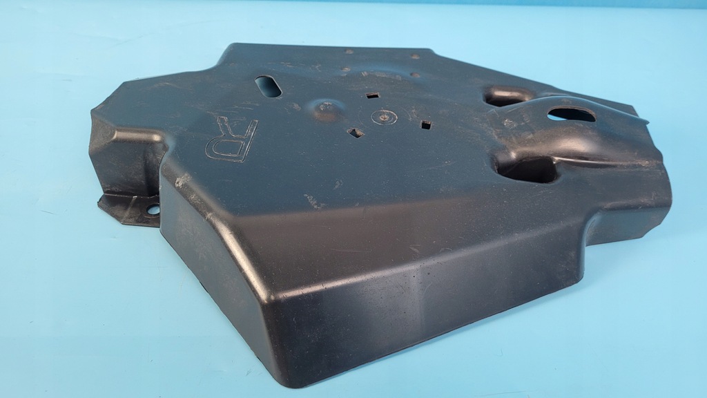 фото №8, Mercedes w206 c200 защита рычага sprężynowego правая a2063528201