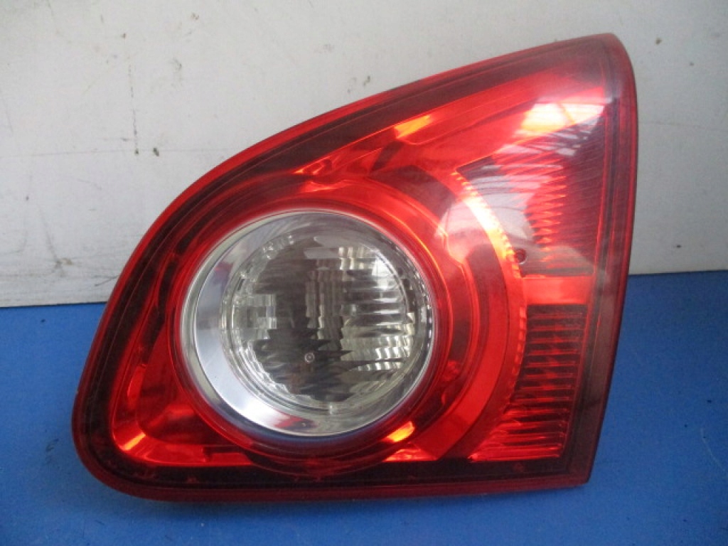 фото №1, Nissan qashqai i j10 лампа задня права кришки w кришка