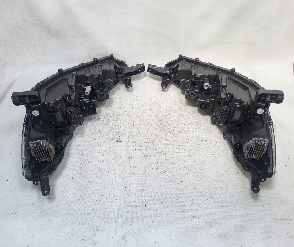 фото №9, Toyota corolla cross full led правая + левая f.v.a.t