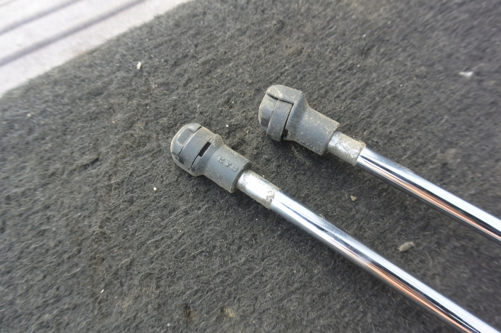 Привід кришки багажника амортизатор toyota prius plus + комплект Київ