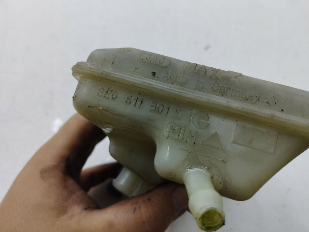 фото №5, Audi a4 s4 b6 8e 8h 2002 бак рідина гальмівний