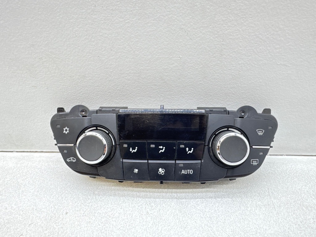 фото №1, Opel insignia a 2010 панель кондиционера