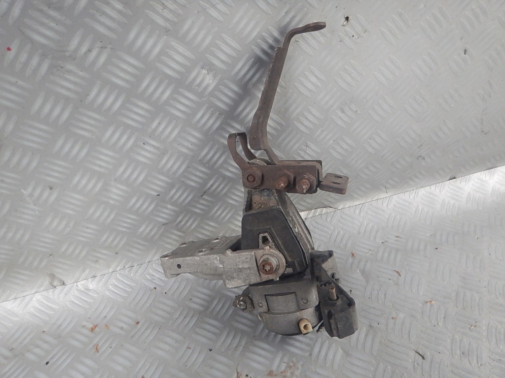 фото №1, Peugeot 407 607 citroen c6 2.7 hdi кронштейн подушка