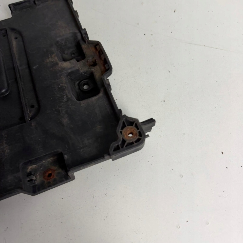 Основание кронштейн аккумулятор hyundai i30 2 1.6crdi оригинальный номер оригинал 37150a5000 Киев