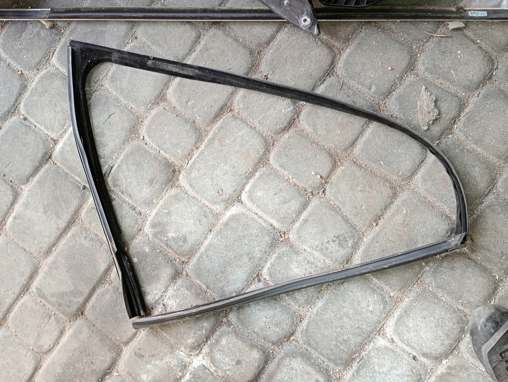 фото №1, Прокладка скло двері правих передніх opel insignia a 2008-17