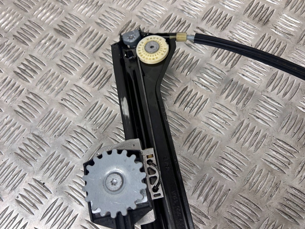 фото №12, Підйомник скло задній права сторона maserati quattroporte 670002101