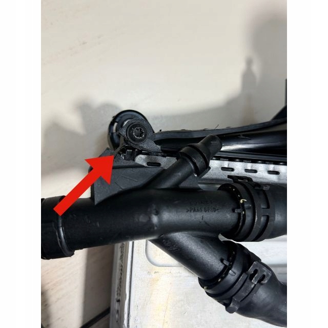 фото №16, Mercedes w167 gle gls 63 amg интеркулер радиатор a1770901801 a1770901901