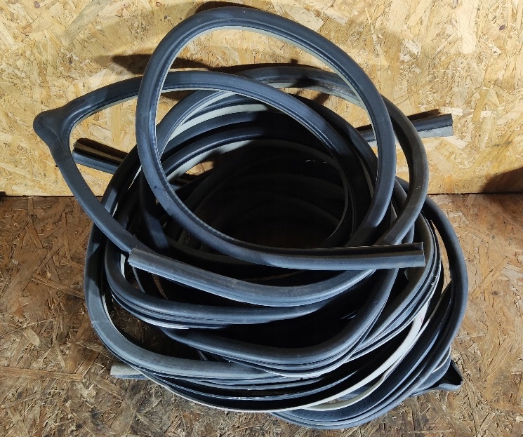 фото №1, Прокладка дверь левый задняя chrysler voyager v