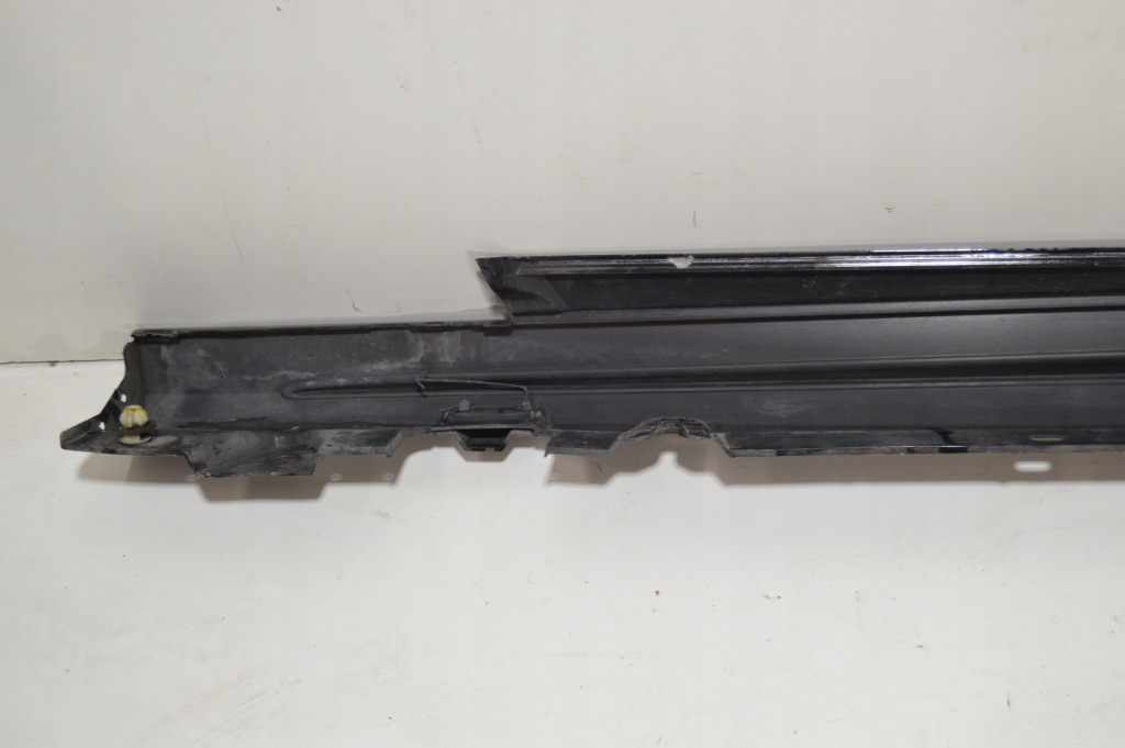 Купить Порог накладка правая mercedes w205 c klasa amg 205690xx40 2056903840