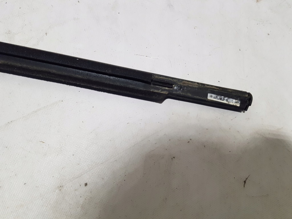 Купити Молдинг двері жабо ущільнювач правий задній задня mercedes ml w164