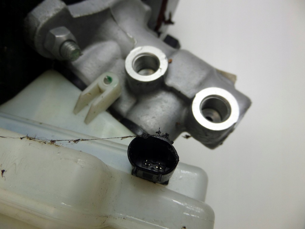 Купити 2012 mini one - cooper r57 насос гальмівна 6772413