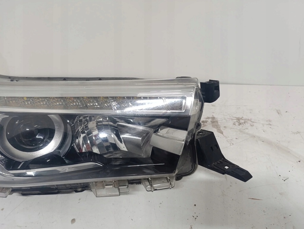 фото №6, Лампа правая передняя toyota hilux viii 8 full led 15-20
