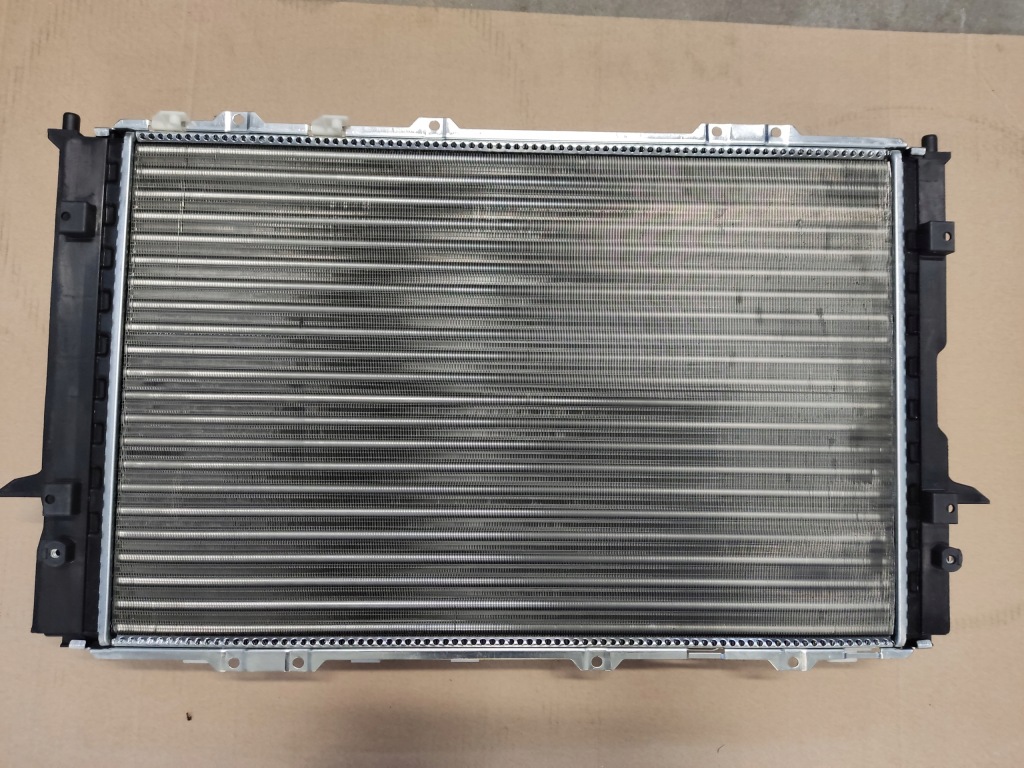 Радиатор воды audi 100 131608-3 в Украине