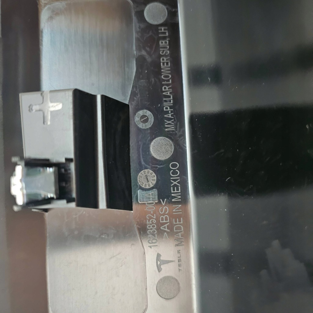 Молдинг стойка левая tesla model x palid 2022r 1623852-00-a Оригинал