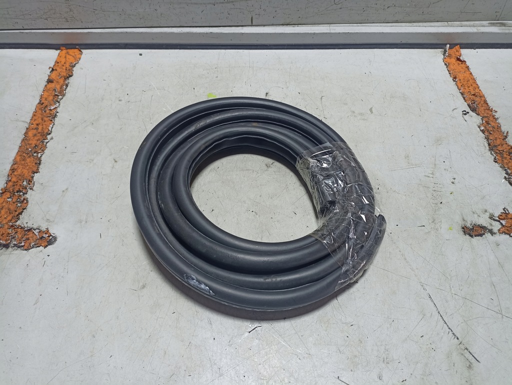 фото №1, Subaru forester v lift прокладка дверь правая задняя