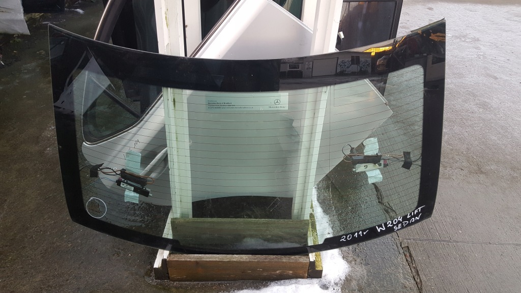 фото №1, Mercedes w204 lift sedan скло кузовна задня