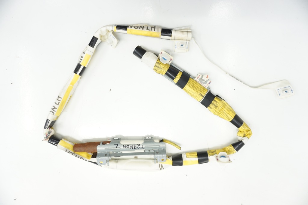 фото №1, Шторка безопасности левая toyota avensis t27 kombi 09-15 rok