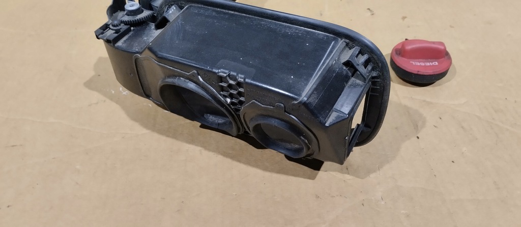 фото №10, Кришка заливної замок заливна горловина пального mercedes glc w253 a2536300802 колір 197