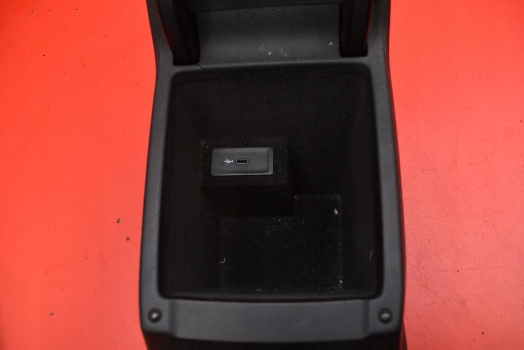 Туннель средний подлокотник европа  3g1863241c vw passat b8 рестайлинг  19-21 Доставка