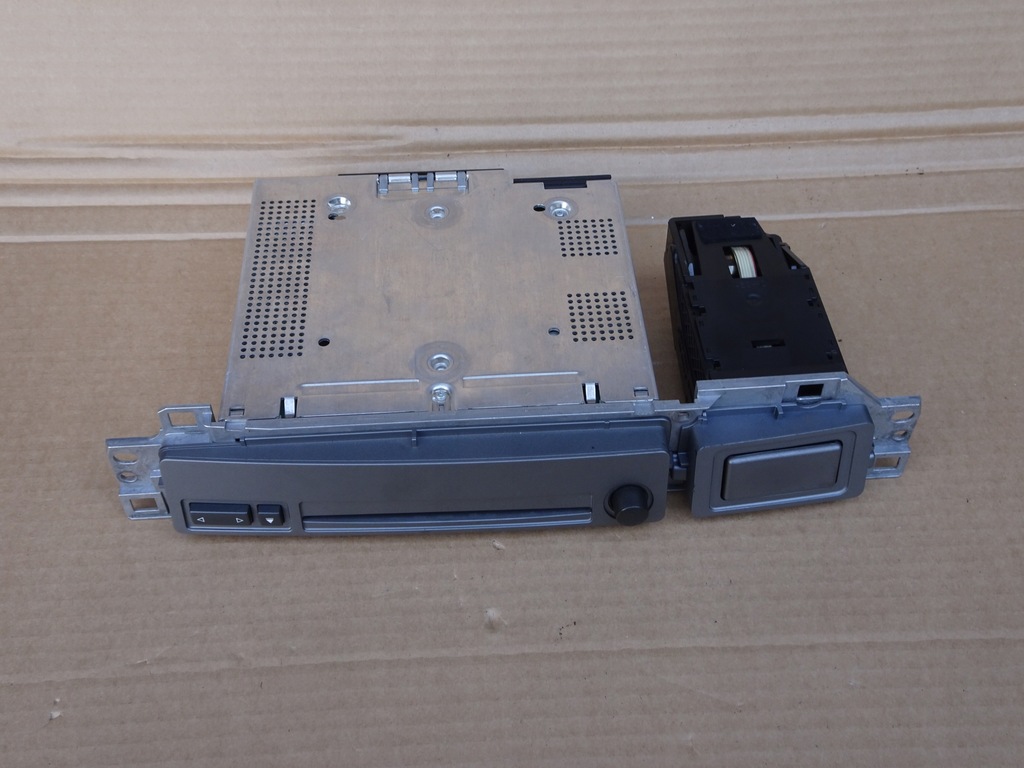 фото №3, Bmw 7 e65 считыватель радио радио cd телефон becker 6921664