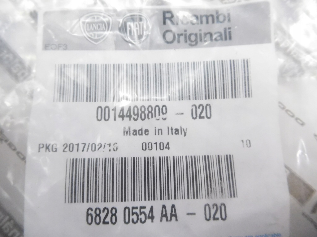 Підкладка болти кришки багажника fiat 500l оригінальний номер 14498809 Зі Шроту