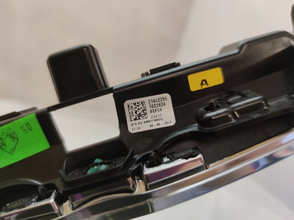 фото №7, Volvo xc60 рамка бардачка панели приборной панели