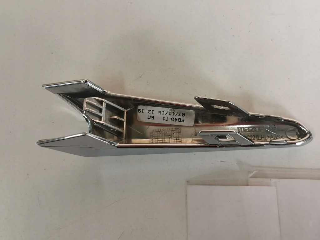 Хром решётки бампера передний mazda 3 рестайлинг  правый  1 левое  400. Оригинал